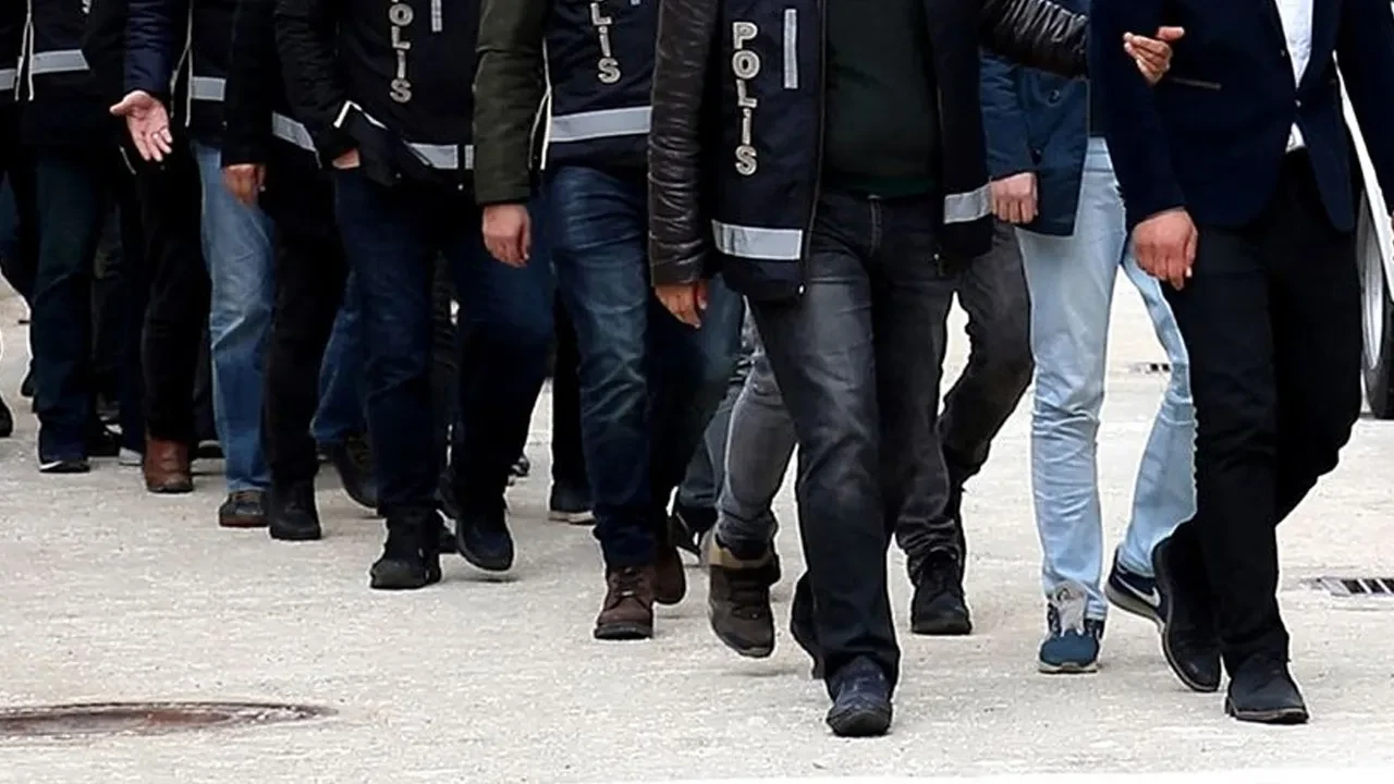 FETÖ'nün 'gaybubet evine' baskın! Çok sayıda gözaltı var