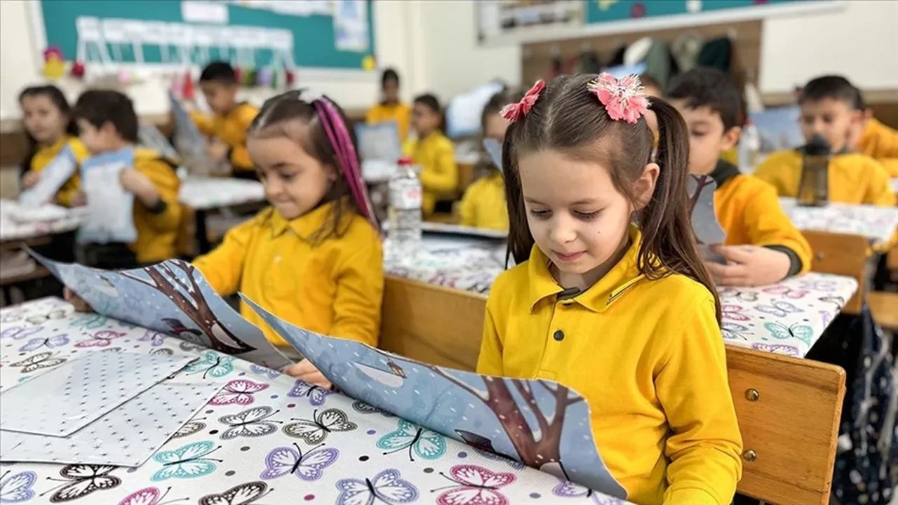 İlkokulda karne yerine getirildi: Eğitimciler Birliği Sendikası uygulamaya tepkili