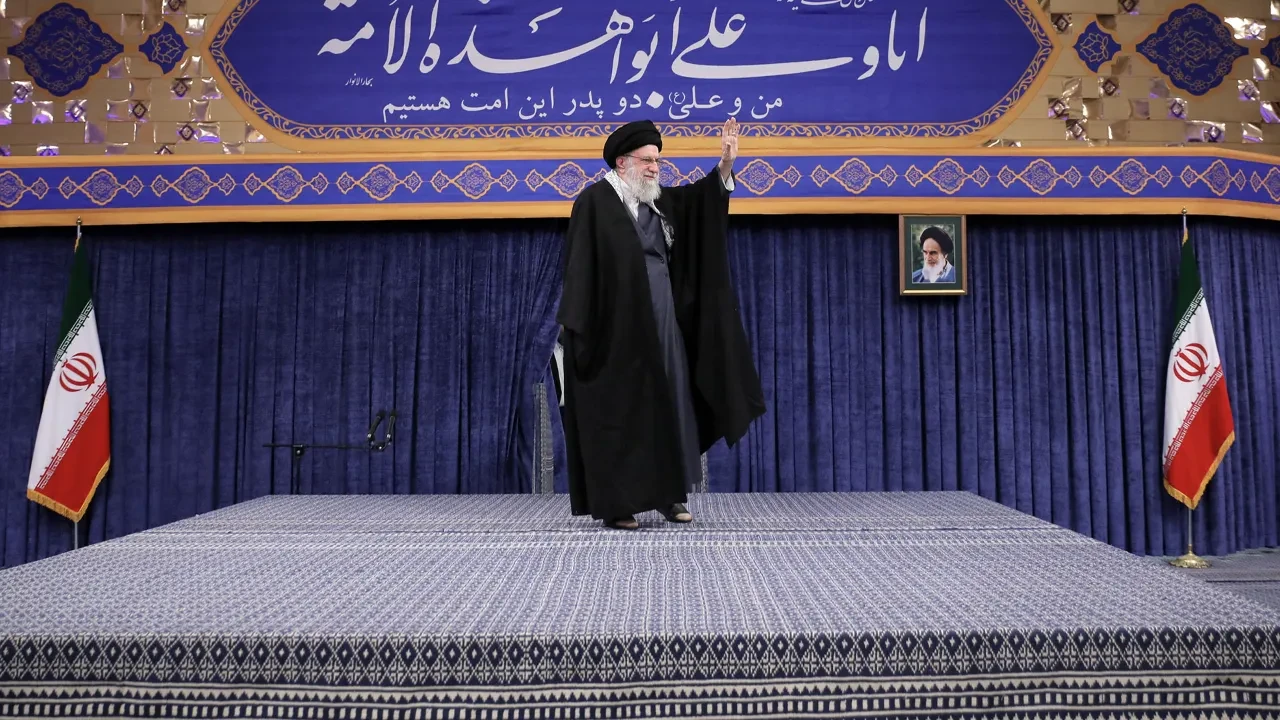 İran'da ortalık karıştı, Ali Hamaney, Suriye'nin devrik lideri Beşar Esad'dan ilham aldı, kaçış planını hazırladı