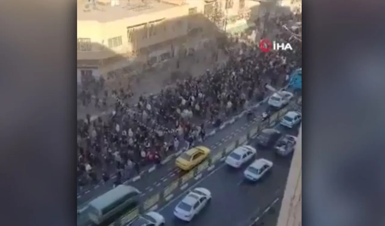 İran'da ortalık karıştı, Ali Hamaney, Suriye'nin devrik lideri Beşar Esad'dan ilham aldı, kaçış planını hazırladı