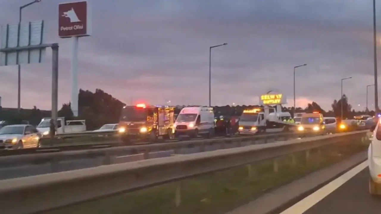 İzmir'de 8 aracın karıştığı kaza! Çok sayıda kişi yaralandı