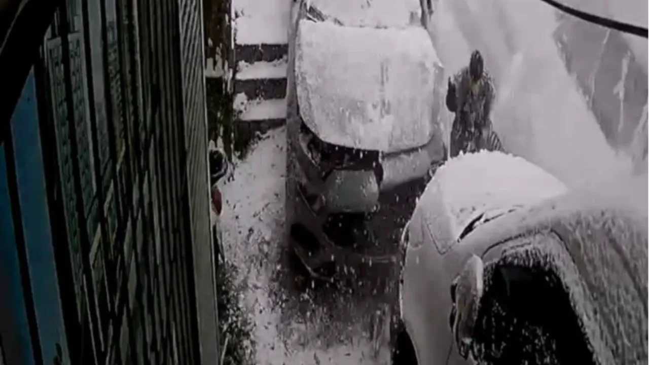 Kağıthane'de inanılmaz kurtuluş saniye saniye kamerada!