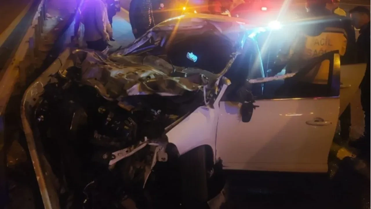 Otoyoldaki feci kaza can aldı