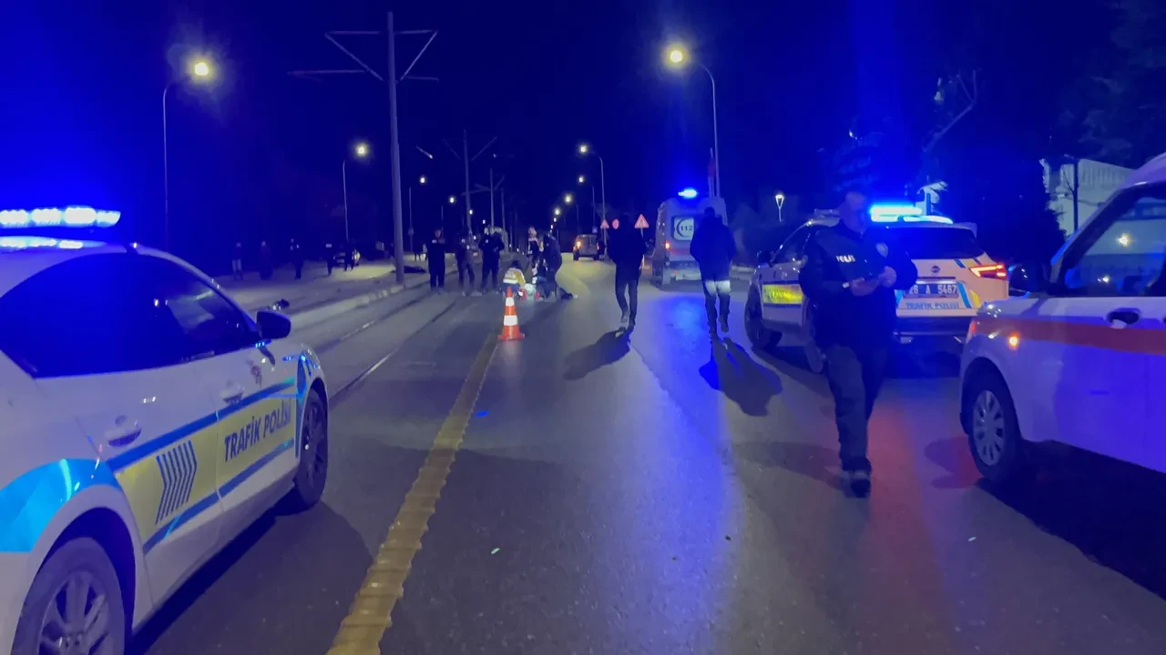 Tramvaydan inen yayalara çarpıp kaçtı! Çok sayıda can kaybı var