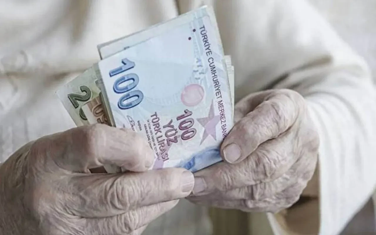 Yaşlı ve engelli aylıkları hesaplara yatmaya başladı