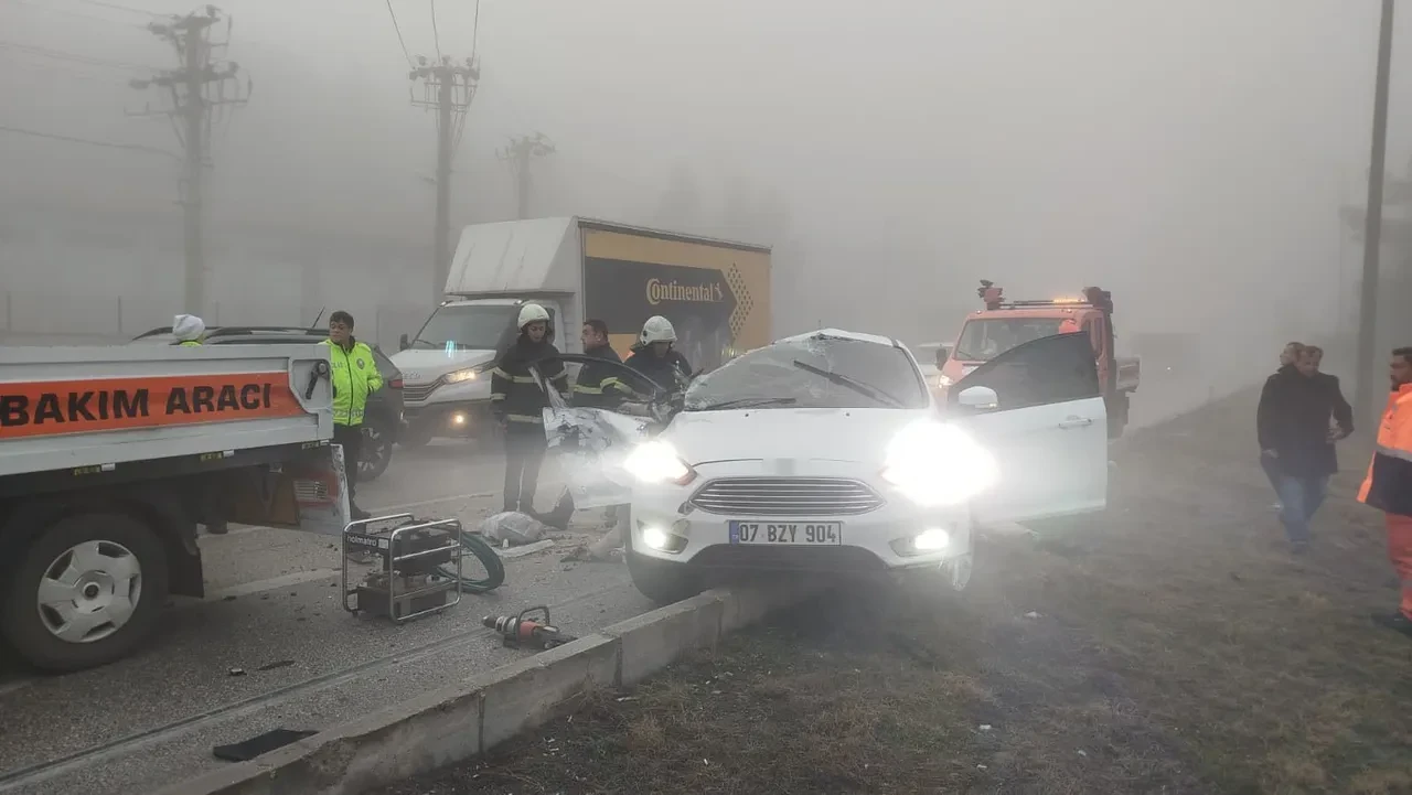 4 aracın karıştığı zincirleme trafik kazası! Yaralılar var