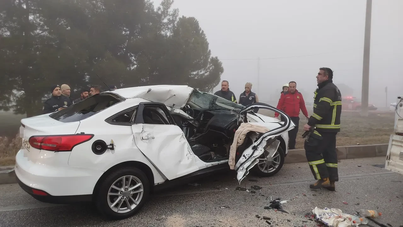 4 aracın karıştığı zincirleme trafik kazası! Yaralılar var