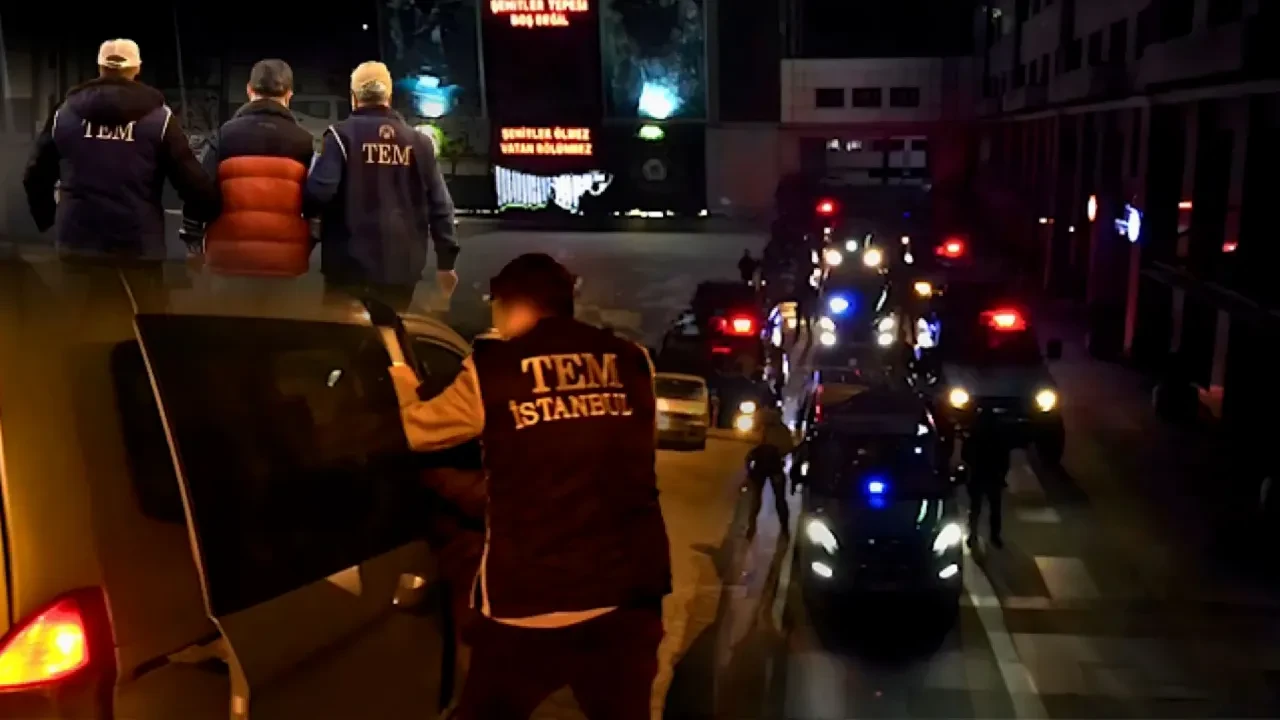 45 ilde FETÖ operasyonu: Yüzlerce kişi yakalandı