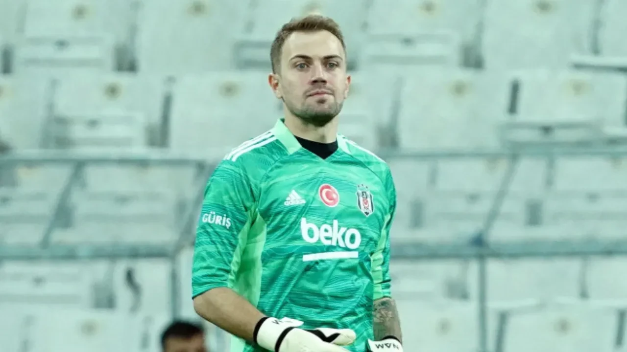 Beşiktaş, Mert Günok ile yollarını ayırdı! Milli kalecinin yeni adresi belli oluyor