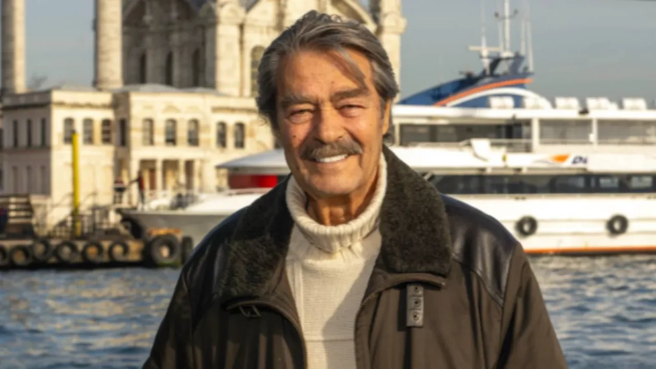 Beynine pıhtı atan Kadir İnanır ayağa kalktı! Son fotoğrafına yorum yağdı