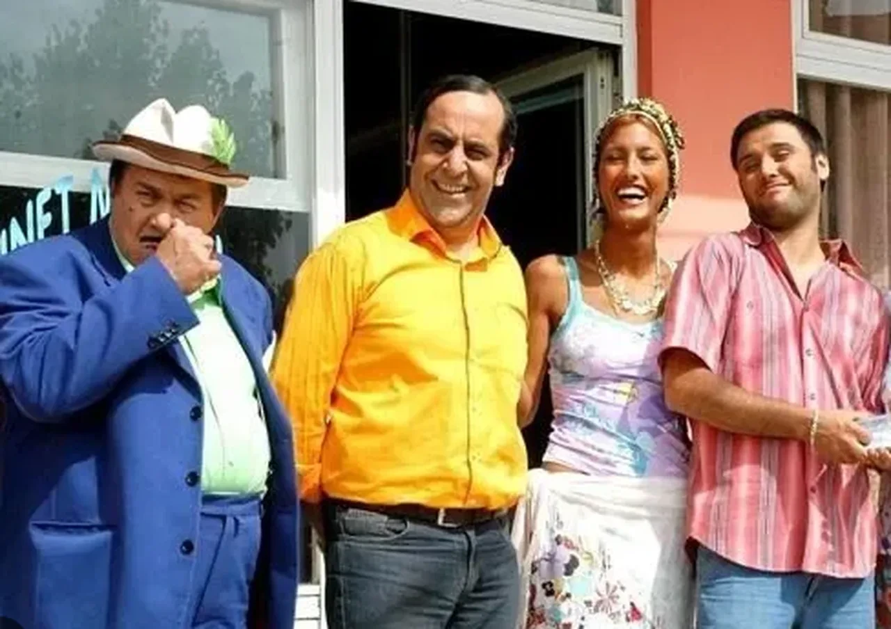 Çağla Şıkel, Özkan Uğur'dan bahsederken gözyaşlarına boğuldu! 