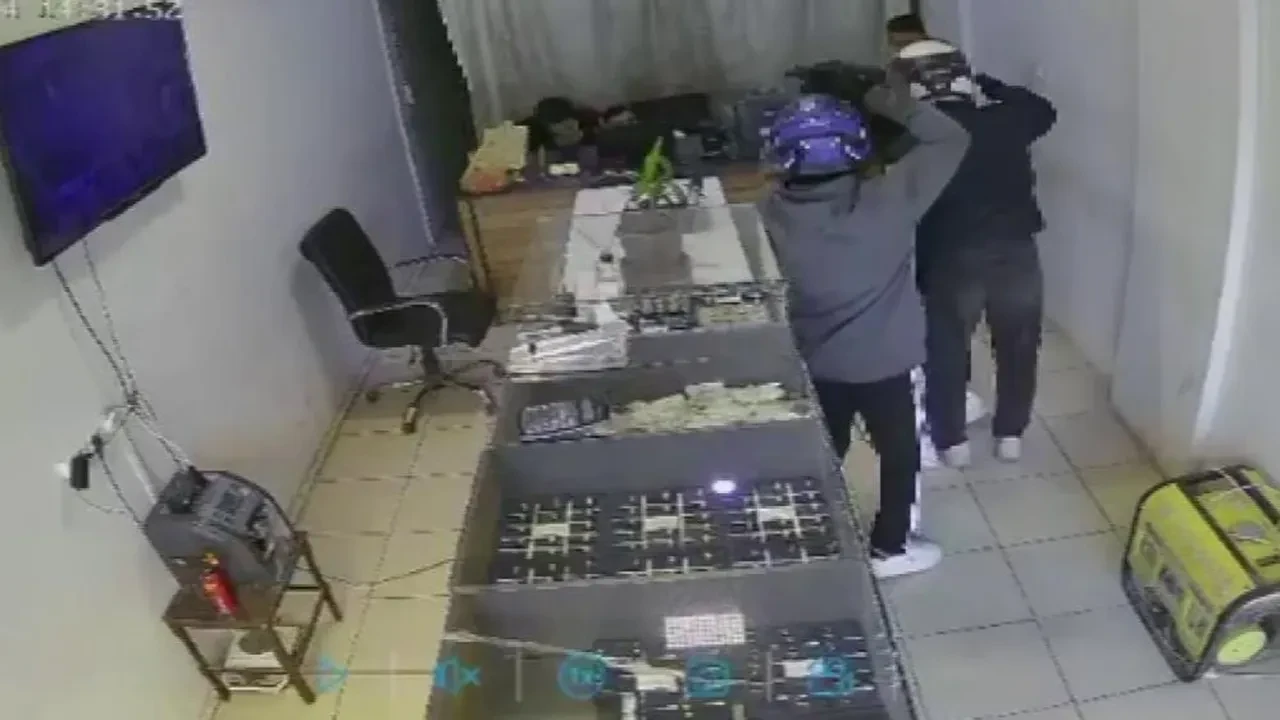 3 dakikada 22 milyonluk vurgun! Film sahnesini aratmayan soygun kamerada