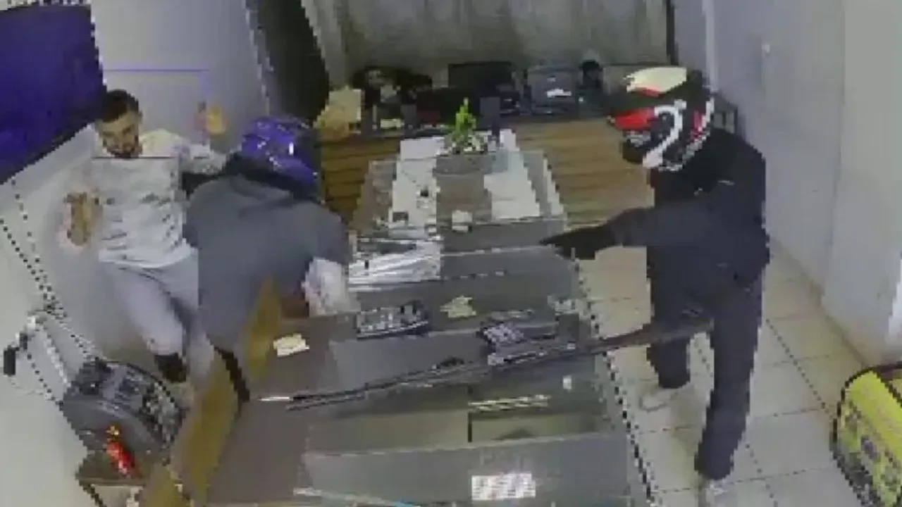 3 dakikada 22 milyonluk vurgun! Film sahnesini aratmayan soygun kamerada