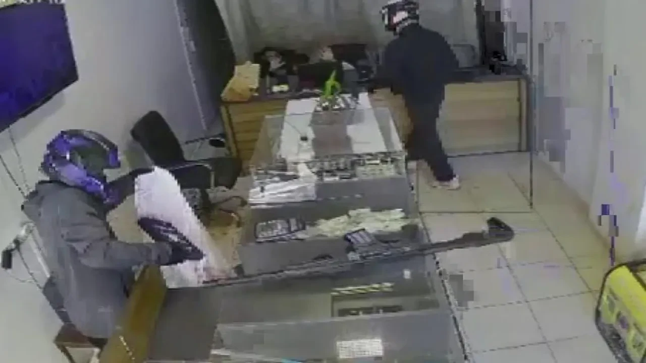 3 dakikada 22 milyonluk vurgun! Film sahnesini aratmayan soygun kamerada