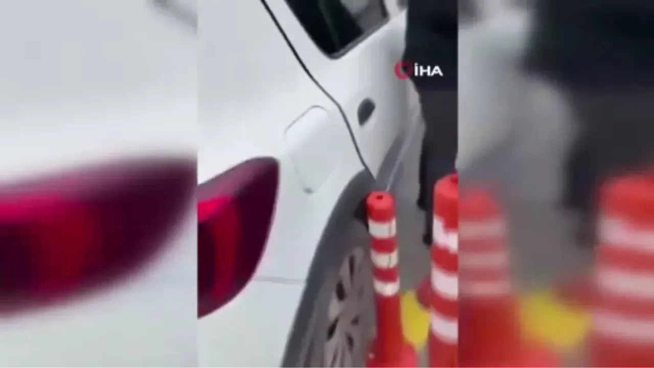 Ehliyet sınavından 7’inci kez kalan genç ortalığı birbirine kattı; O anlar kamerada!