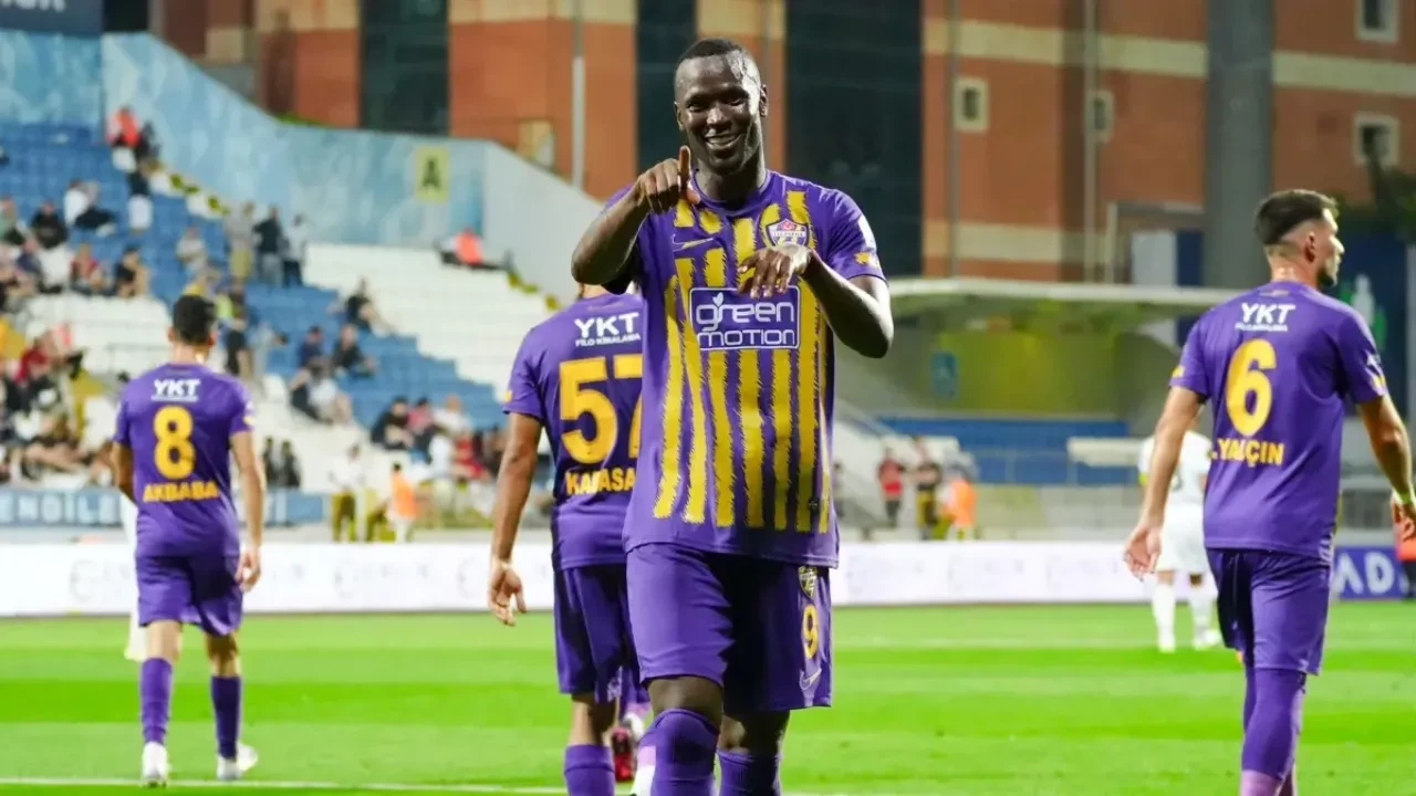 Eyüpspor'da Mame Thiam ile yollar ayrıldı!