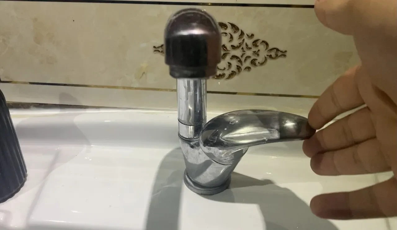 Günlerdir suya hasret kaldılar! Kentte bulunan marketlerde bile su kalmadı: 3 gündür bitmeyen çile