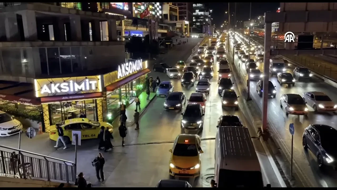 İstanbulluların çilesi! Beylikdüzü'nden 15 Temmuz Şehitler Köprüsü'ne kadar trafik kilit