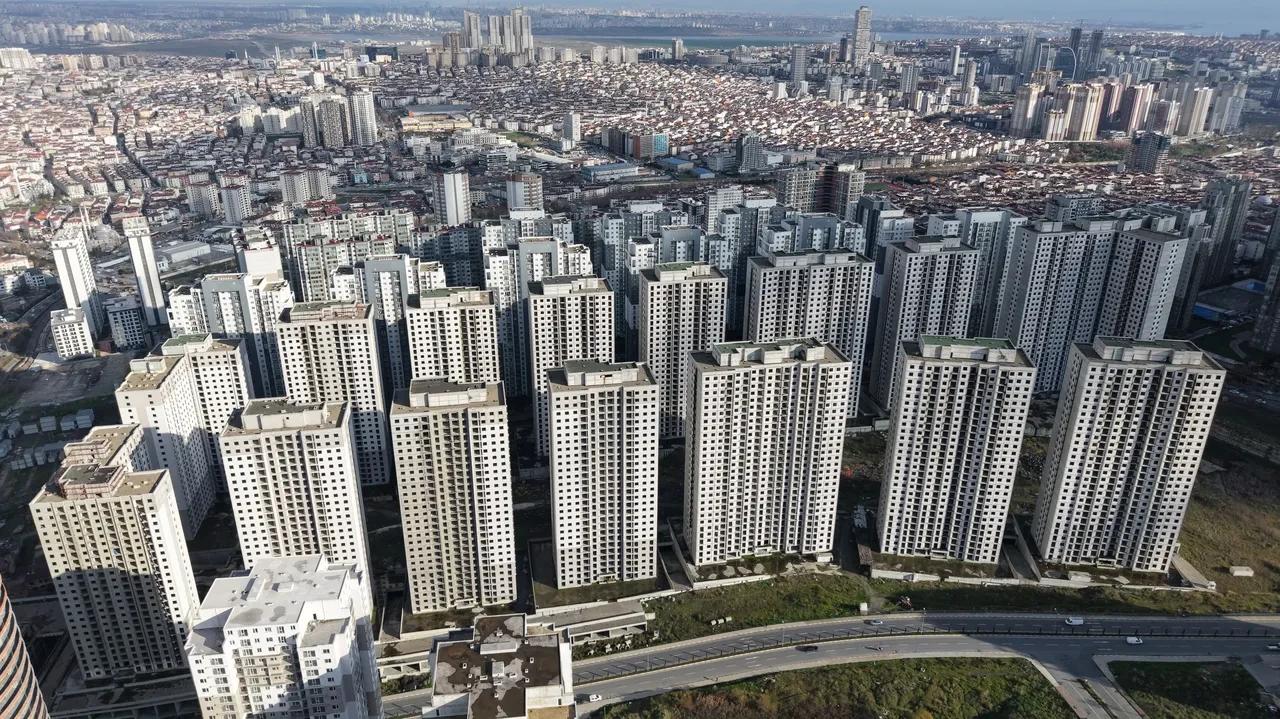 İstanbul'un ortasında gökdelen mezarlığı! İçeriden gelen görüntüler şoke etti