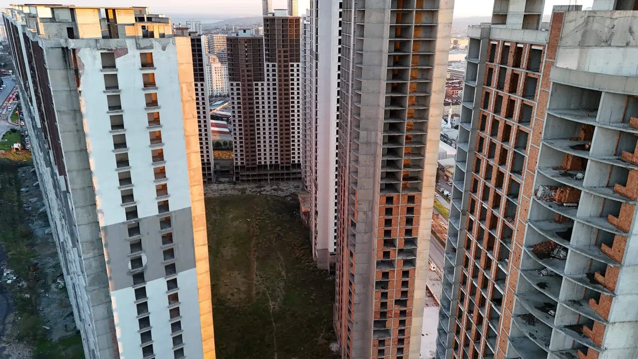 İstanbul'un ortasında gökdelen mezarlığı! İçeriden gelen görüntüler şoke etti