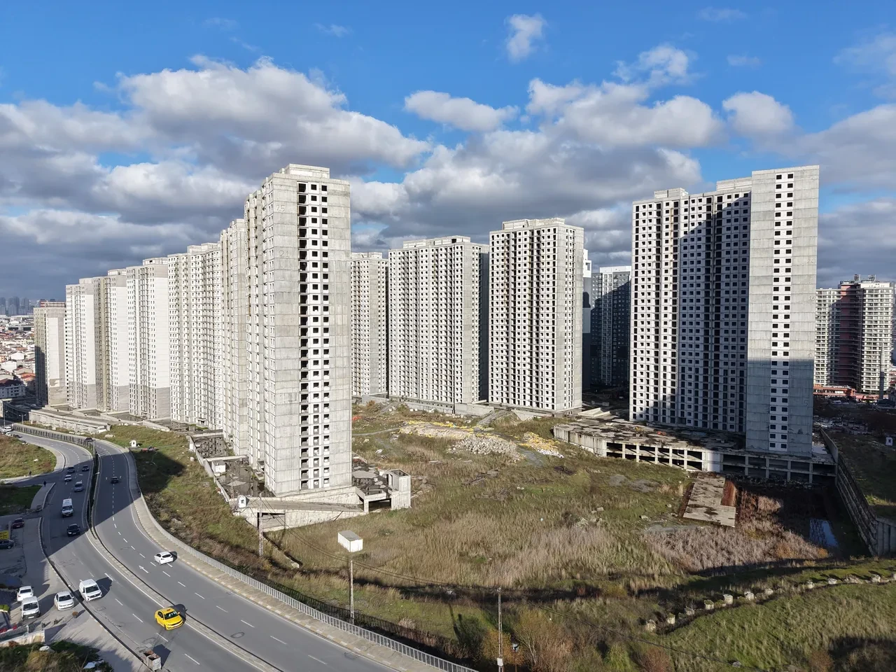 İstanbul'un ortasında gökdelen mezarlığı! İçeriden gelen görüntüler şoke etti