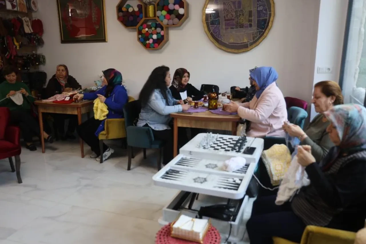 Kadınlara özel kafe: "Erkek yok, sigara yok"