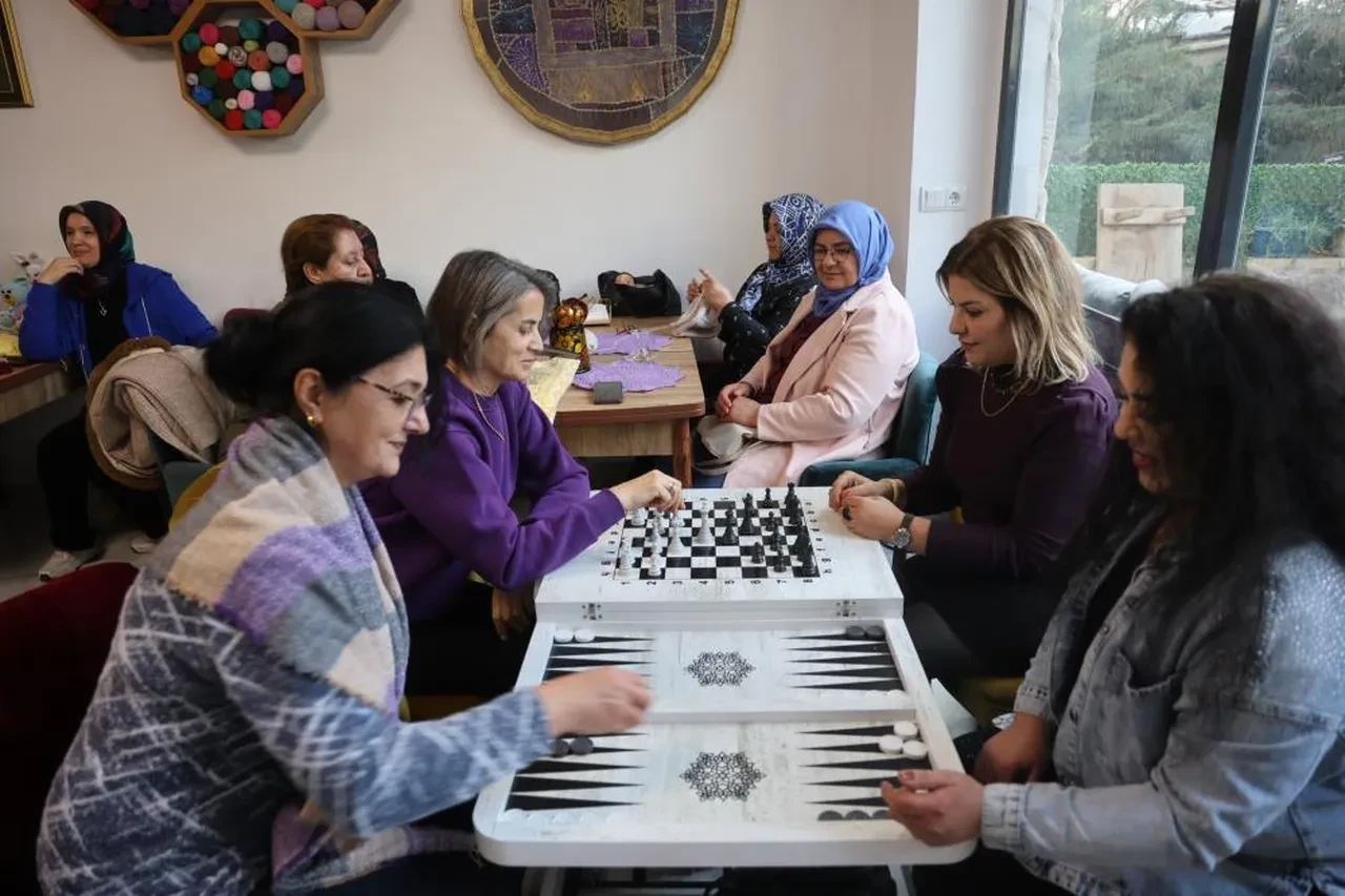 Kadınlara özel kafe: "Erkek yok, sigara yok"