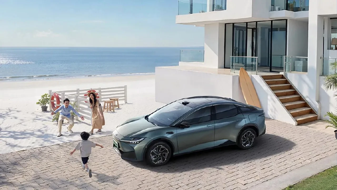 Toyota bZ3 görücüye çıktı! Corolla'nın yarı fiyatına LiDAR'lı elektrikli sedan