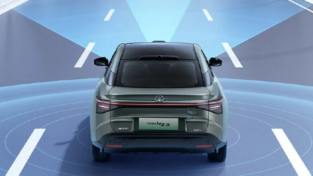Toyota bZ3 görücüye çıktı! Corolla'nın yarı fiyatına LiDAR'lı elektrikli sedan