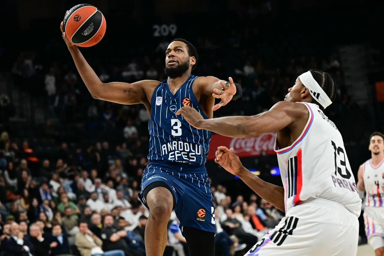 Anadolu Efes Paris Basketball maç skoru kaç kaç? Üst üste 4. yenilgisini aldı