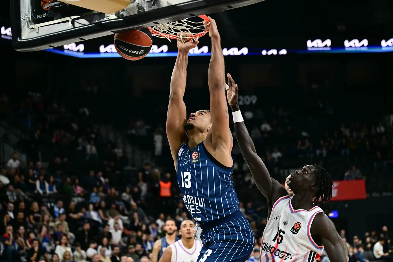 Anadolu Efes Paris Basketball maç skoru kaç kaç? Üst üste 4. yenilgisini aldı