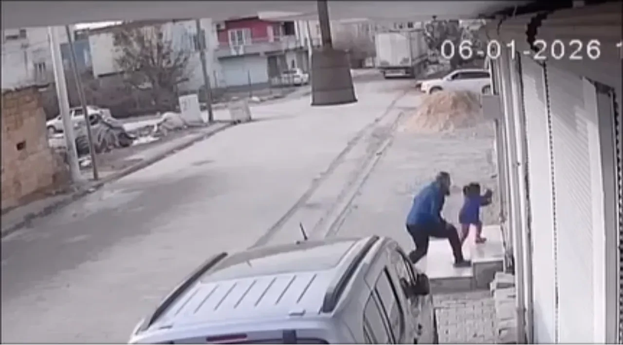 Anne ve küçük kıza acımasız saldırı! Çığlıklar mahalleyi inletti