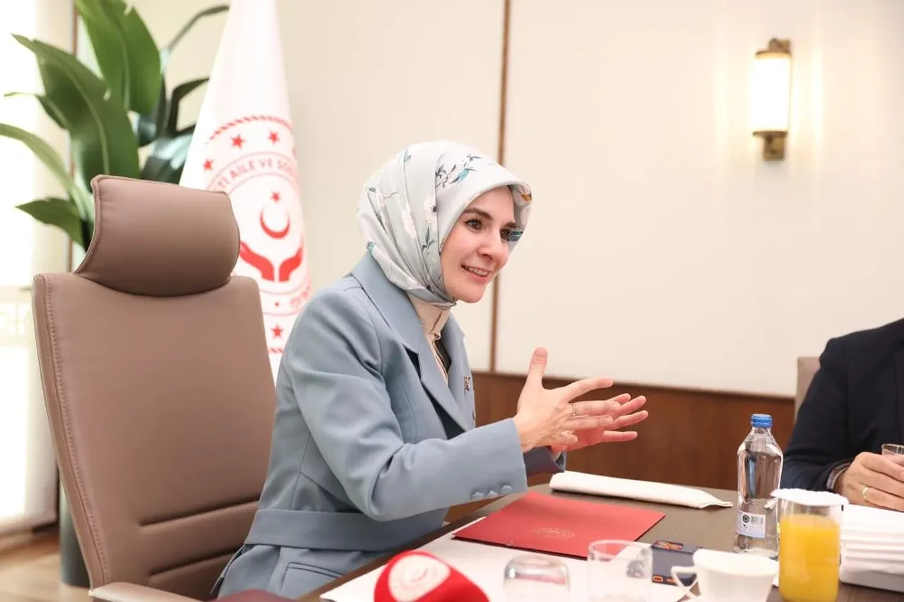 Bakan Göktaş: Aile ve Gençlik Fonu'ndan 4 bin 715 genç yararlandı