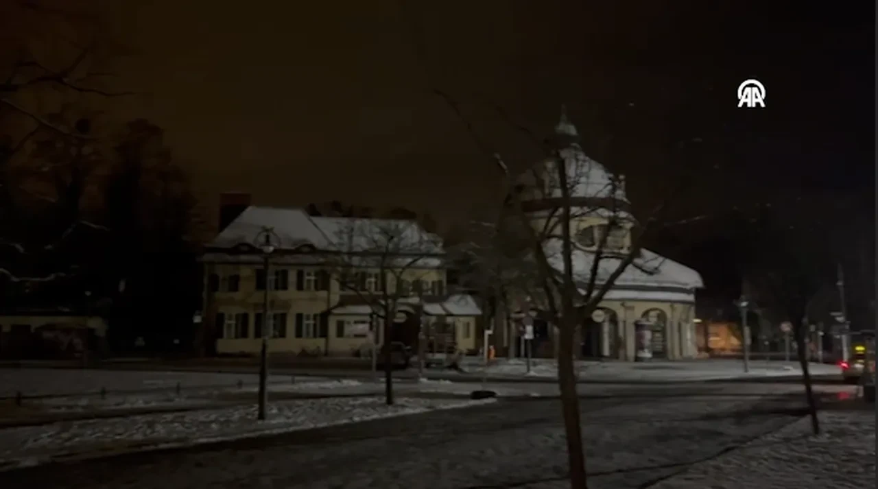 Berlin karanlığa büründü! Avrupa'nın göbeğinde binlerce kişi kendi kendine yetmeye çalışıyor