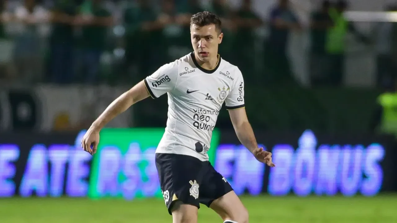 Beşiktaş, yeni sol bekiyle anlaşmaya vardı! Siyah-beyazlılar, Piton'u kadrosuna katıyor