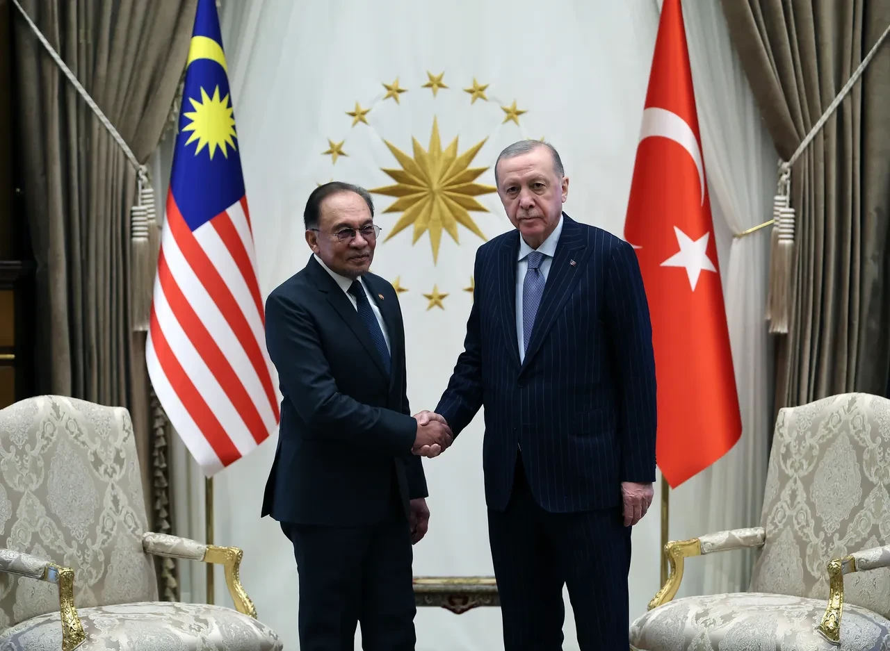 Cumhurbaşkanı Erdoğan duyurdu! Malezya ile 7 belge imzalandı: 'Ticaret hedefi 10 milyar dolar'