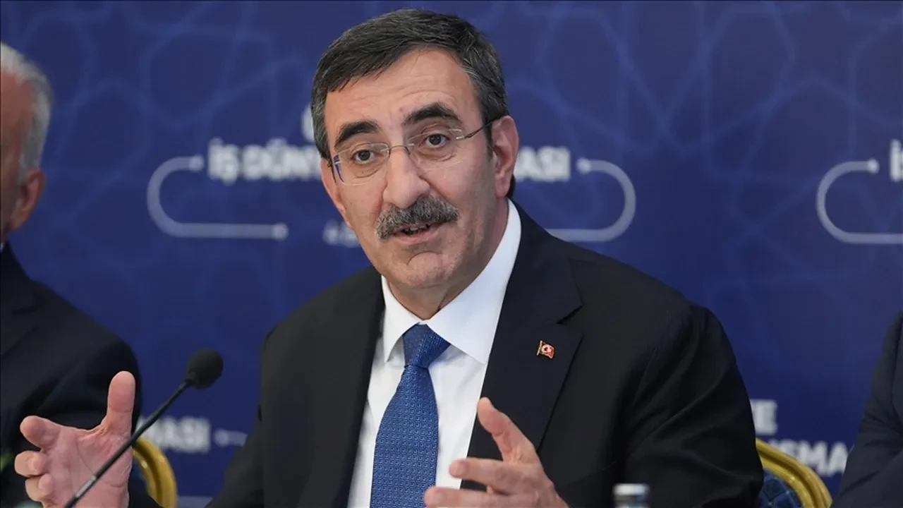 En düşük emekli maaşına refah payı sinyali! Cevdet Yılmaz müjdeyi verdi