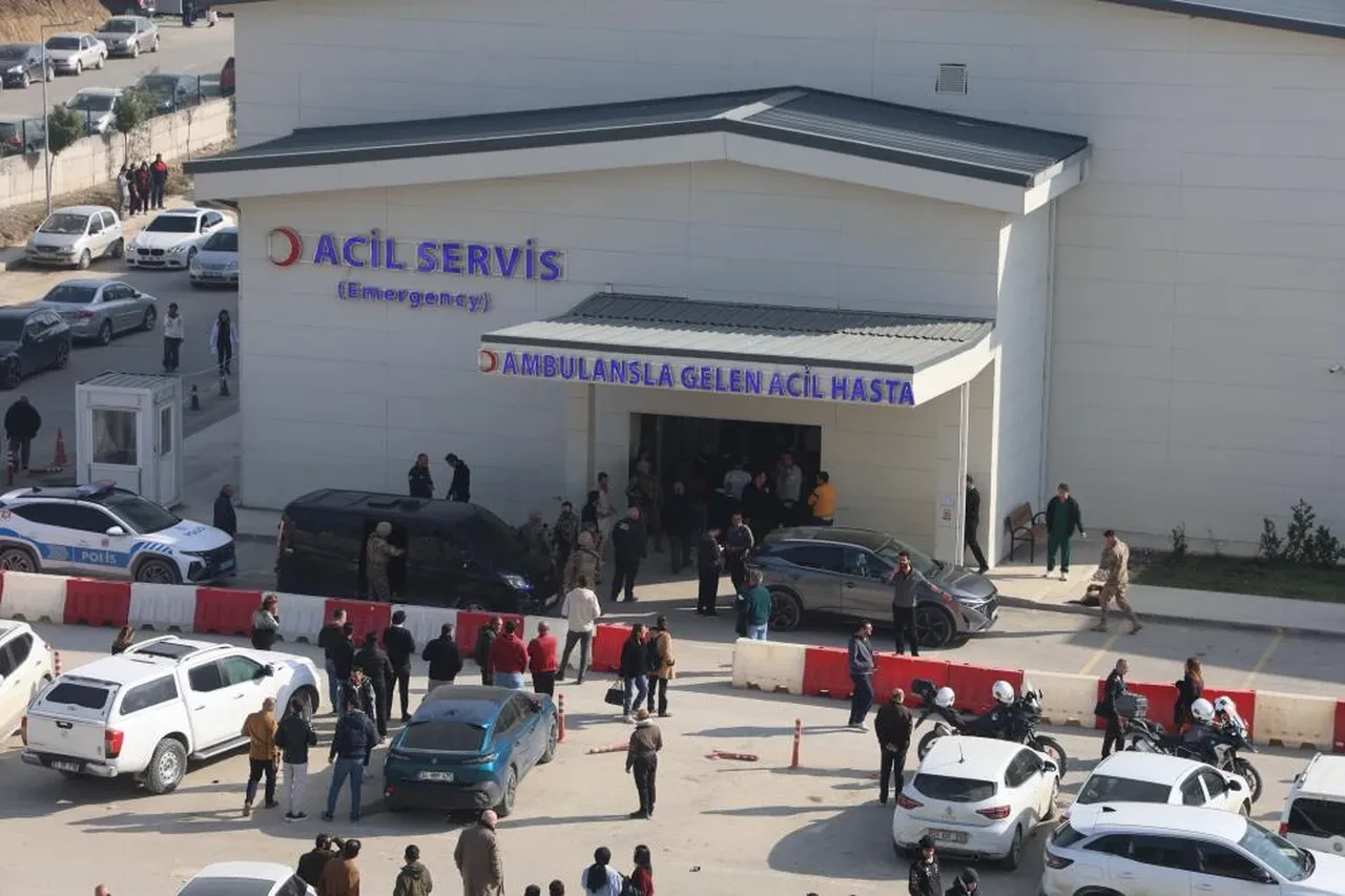 Hastanede canlı bomba paniği! Bağırarak içeri girdi, ortalığı birbirine kattı: Yoğun bakım boşaltıldı, özel harekat sevk edildi