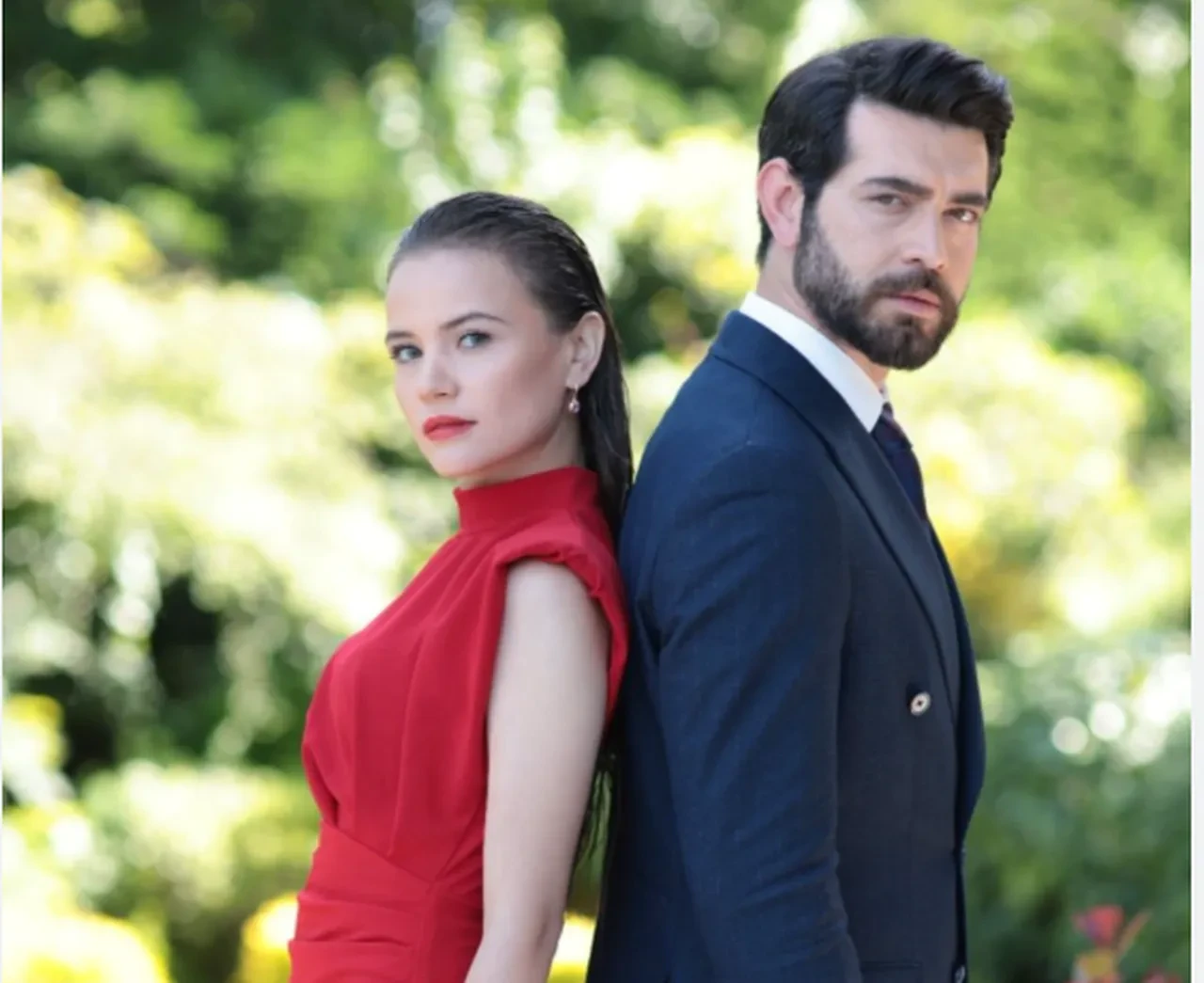 Kan Çiçekleri dizisinin kamera arkası yayınlandı! Barış Baktaş'ın Yağmur Yüksel’e tavrı tepki topladı 