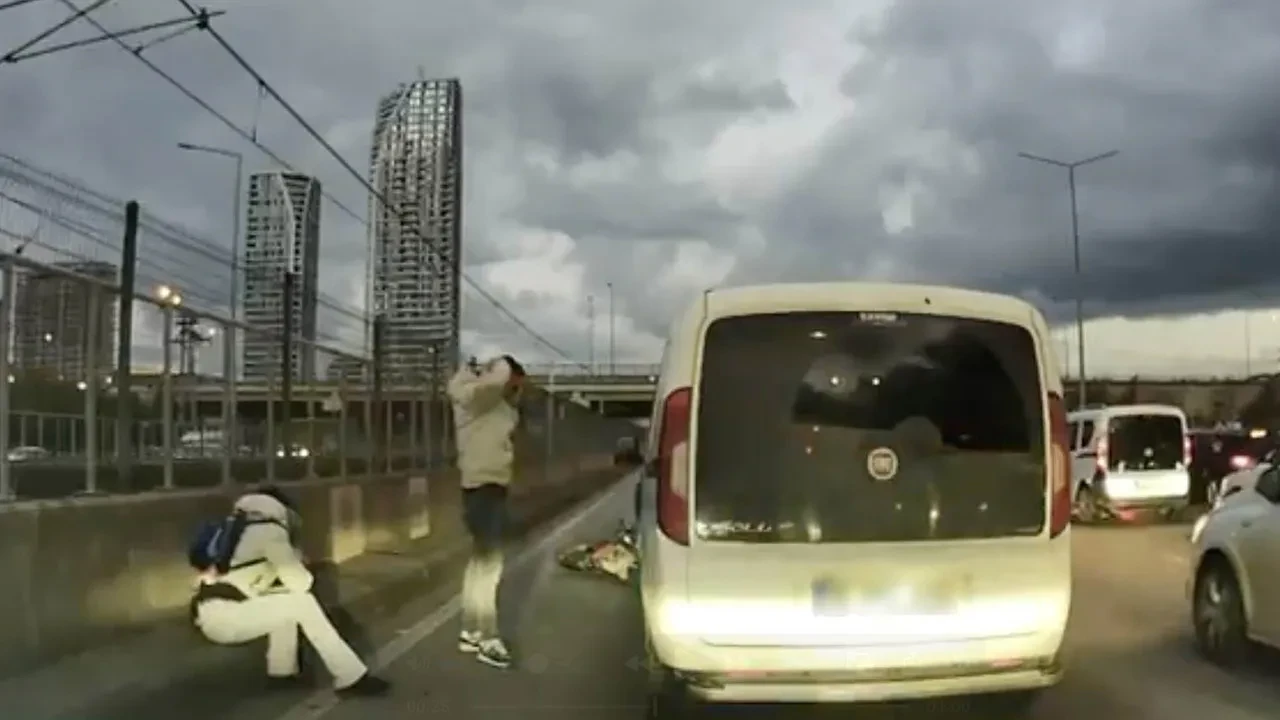 Kazada pes dedirten an: Ölümden dönen motosikletliyi unutup aracına baktı