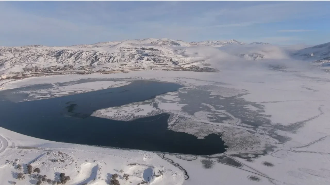 Sibirya soğukları etkisini gösterdi! Sıhke Göleti'nin yüzeyi dondu