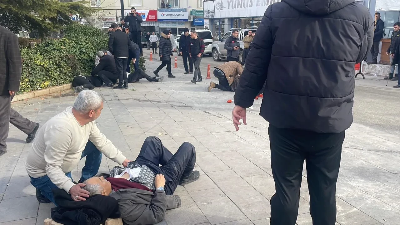 Sokak ortasında silahlı dehşet: Bir aileye kurşun yağdırdı! 1 ölü 3 ağır yaralı