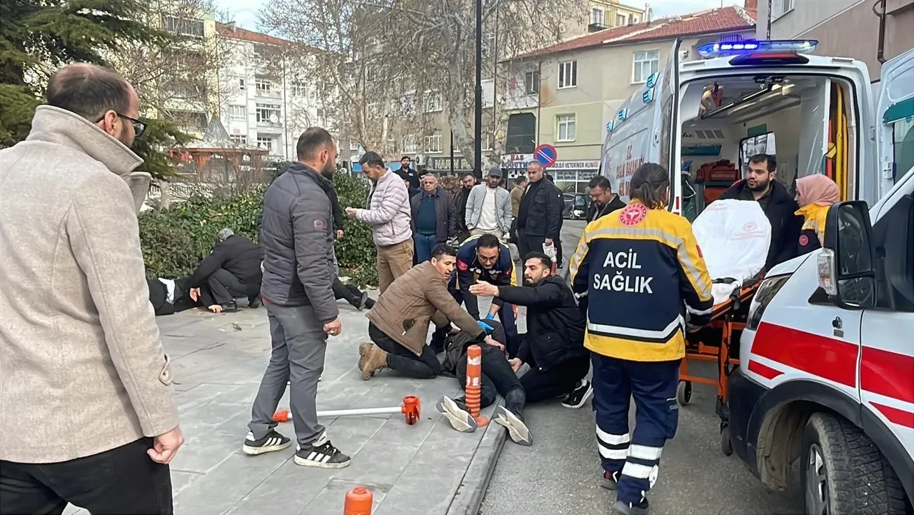 Sokak ortasında silahlı dehşet: Bir aileye kurşun yağdırdı! 1 ölü 3 ağır yaralı