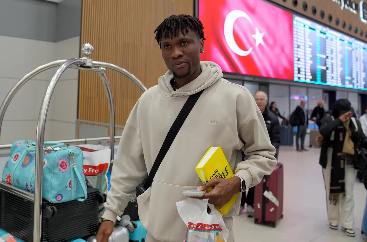 Trabzonspor yeni transferi Chibuike Nwaiwu'ya kavuştu