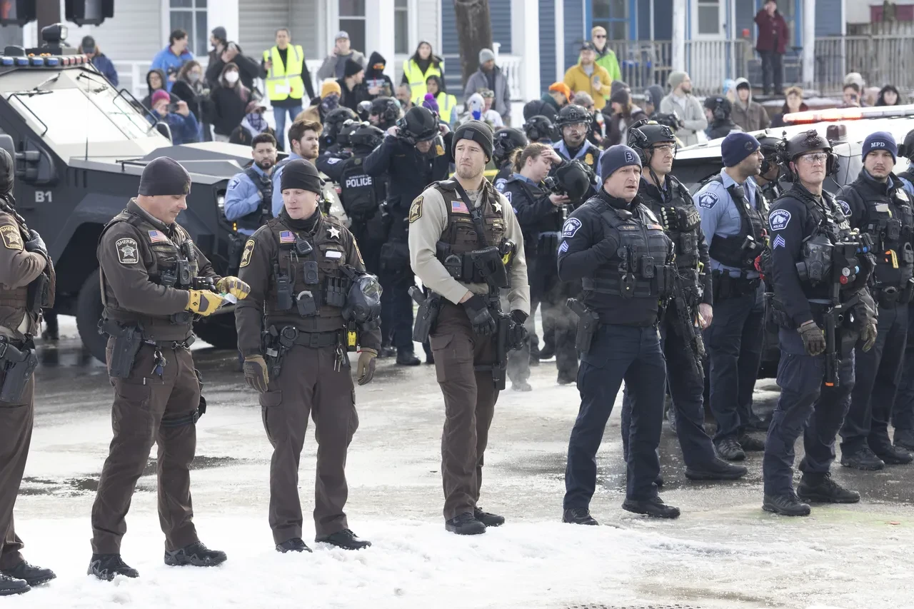 ABD'yi karıştıran cinayet! Göçmen polisi dehşet saçtı, halk sokaklara döküldü