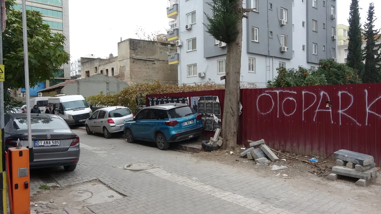 Adana'da sokak ortasında vahşet! 19 yaşındaki gencin vücudunu bıçakla delik deşik etti 