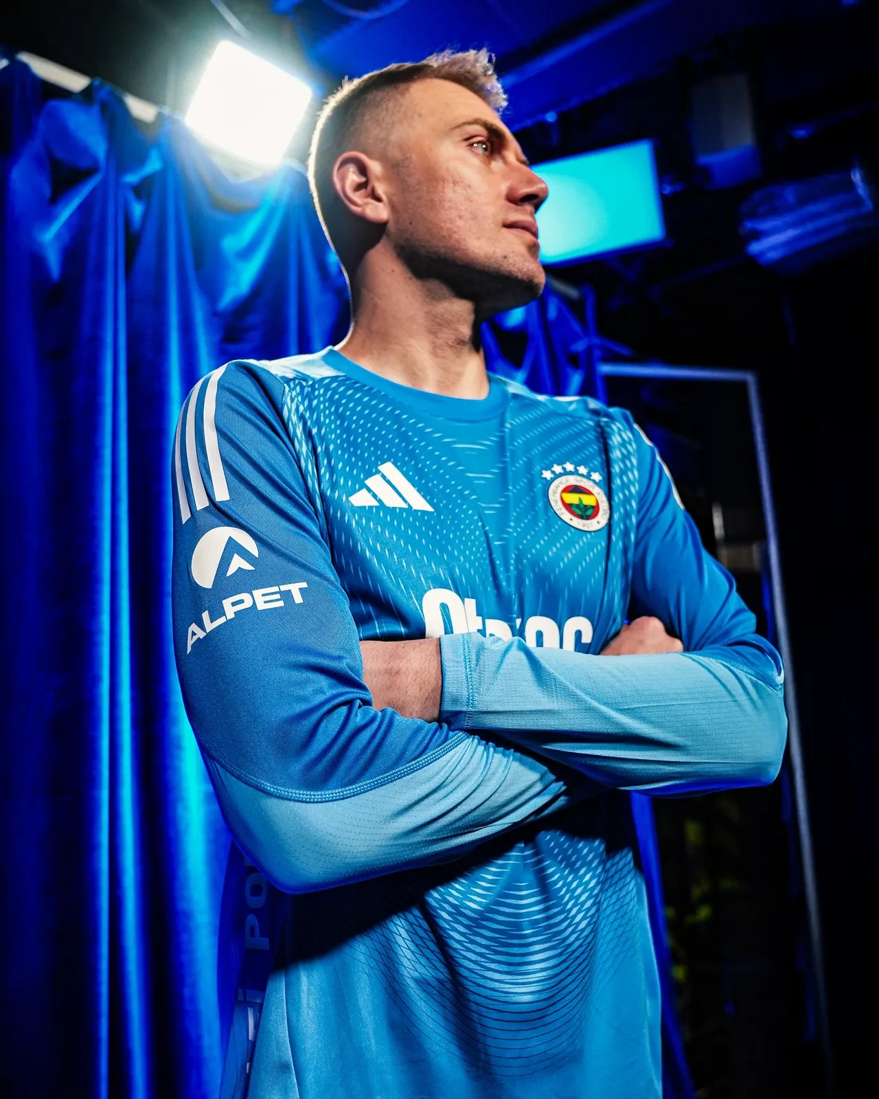 Beşiktaş'tan ayrılan Mert Günok'u Fenerbahçe resmen duyurdu!