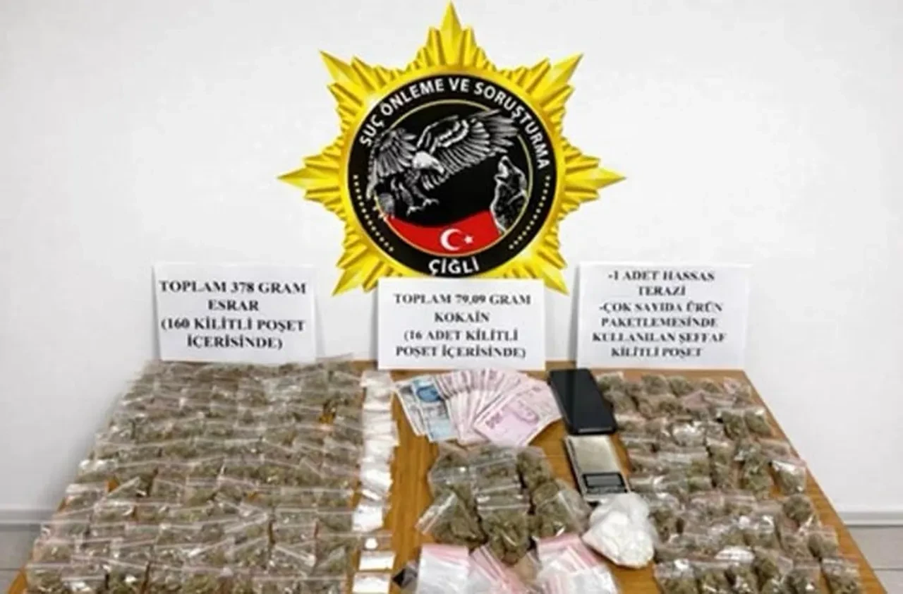 Çocuk yaşta uyuşturucu deposu gibi! Üzerinden çıkanlar şoke etti