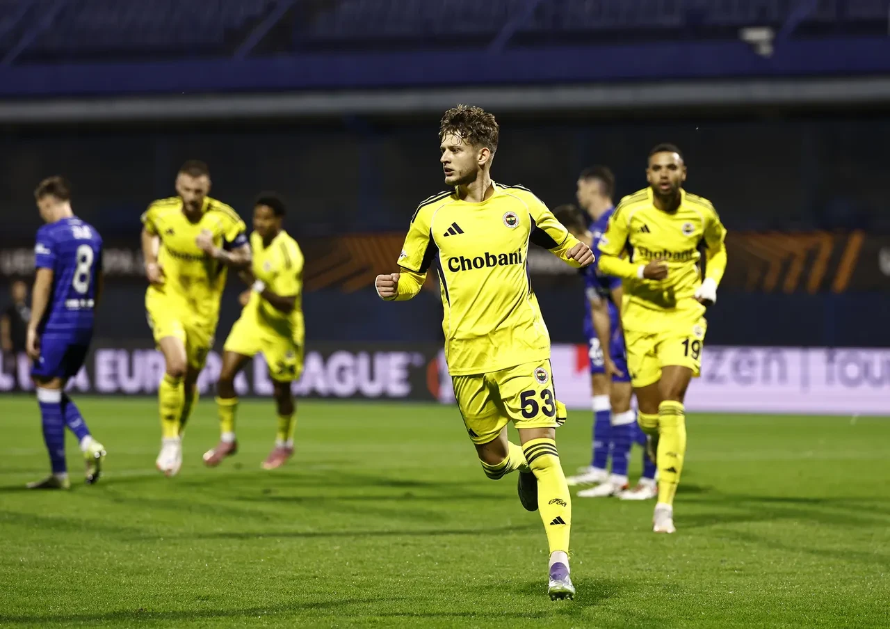 Fenerbahçeli yıldız futbolcuya talip çıktı! Transfer görüşmeleri başladı