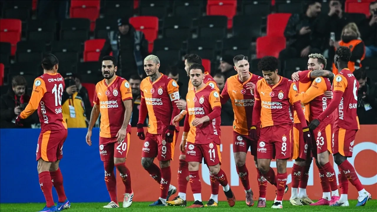 Galatasaray Fenerbahçe muhtemel 11! GS FB Süper Kupa derbi maç kadrosu ilk 11'leri netleşmeye başladı